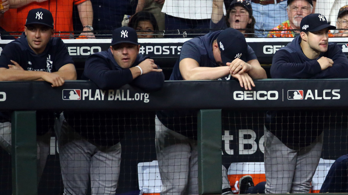 yankees-dugout-alcs